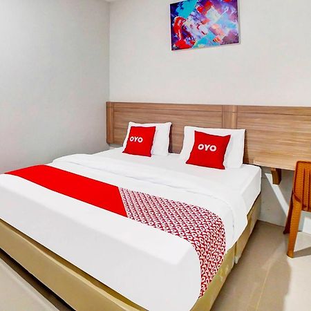 Oyo 91211 Mega Comfort Guest House Medan Bagian luar foto