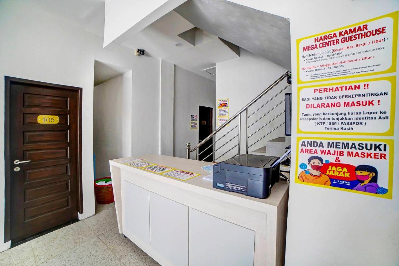 Oyo 91211 Mega Comfort Guest House Medan Bagian luar foto
