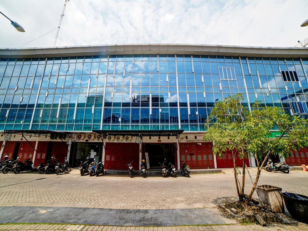 Oyo 91211 Mega Comfort Guest House Medan Bagian luar foto