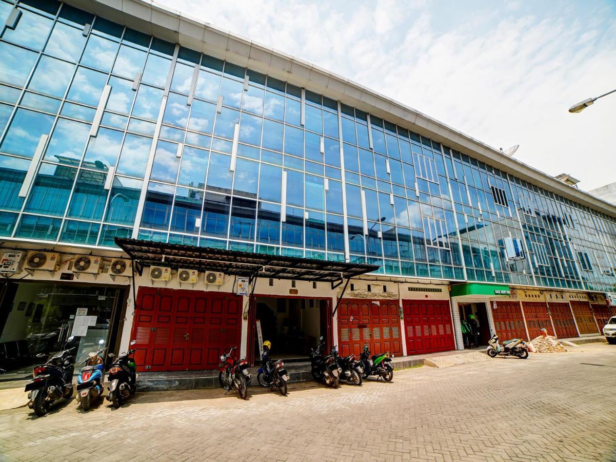 Oyo 91211 Mega Comfort Guest House Medan Bagian luar foto