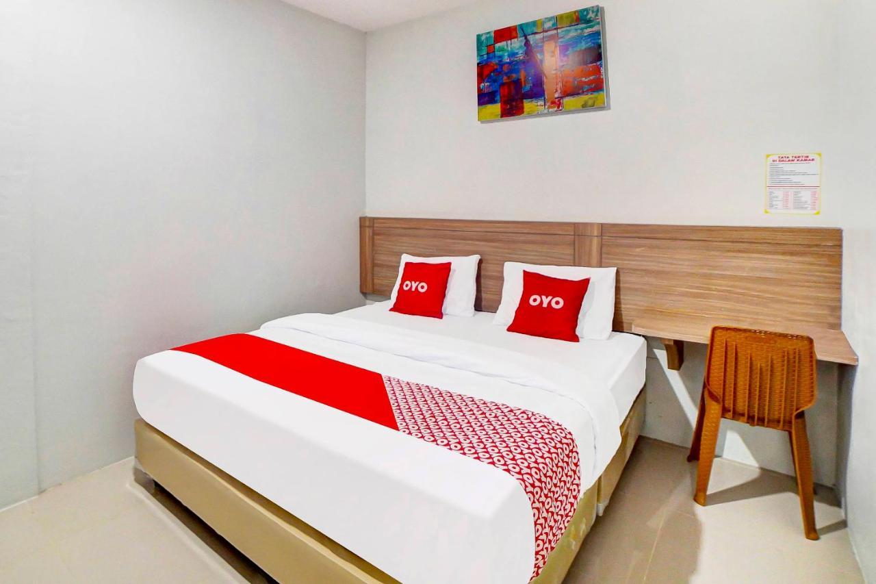 Oyo 91211 Mega Comfort Guest House Medan Bagian luar foto